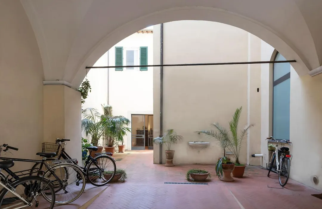 Characteristic Apartment In The Center Of Florence-1